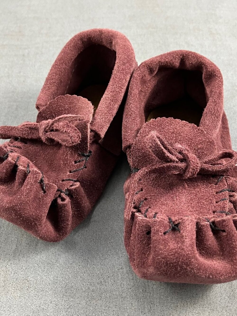 NEW Laurentian Chief Baby Moccasins Sz 6 Plum color leather Soft Sole